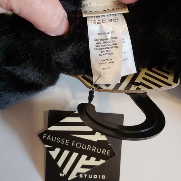 MAX STUDIO Faux Fur Pull Through Scarf Black Silky Soft Plush Warm NEW - Picture 3 of 6